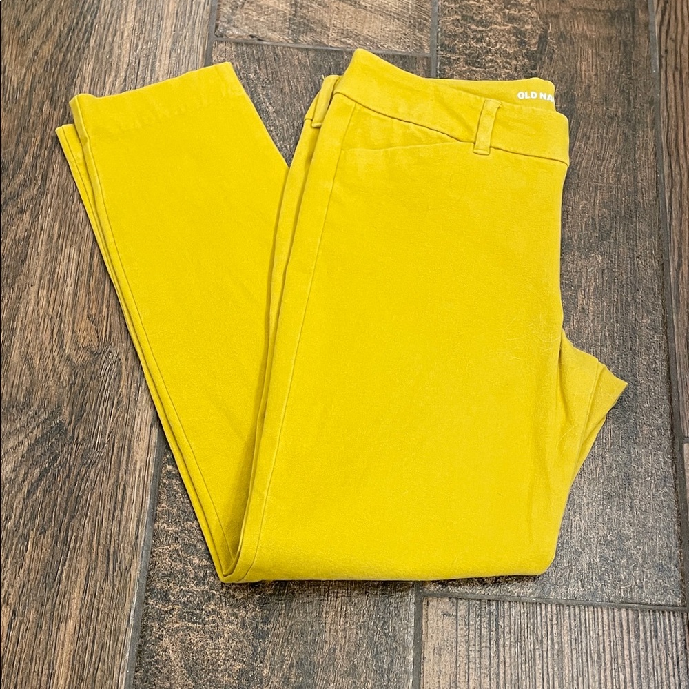 Old Navy Women's sunflower yellow pixie Jeans.